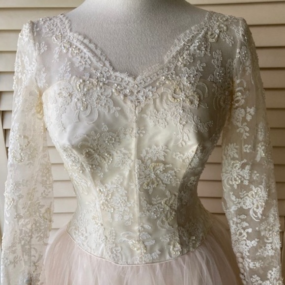 1950's "Arden of Campus Bridal" Wedding Gown - Picture 6 of 16